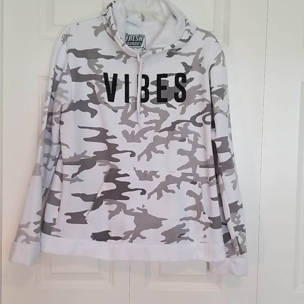 Fresh Laundry gray white camo hood sweatshirt  SZ Medium